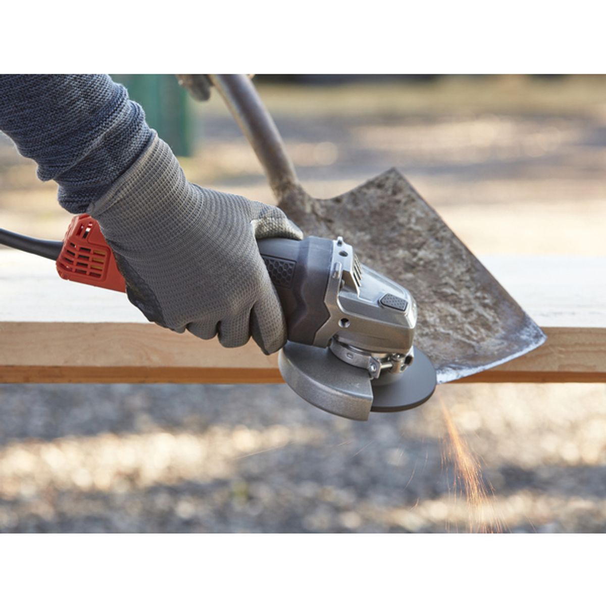 Black & Decker vinkesliper 125MM 900W BEG220