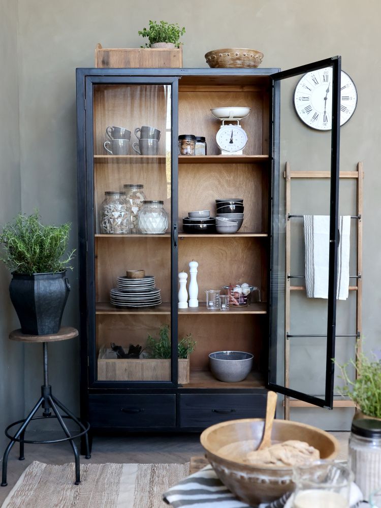 Vitrineskap med glassdører og hyller fra Chic Antique 40043324