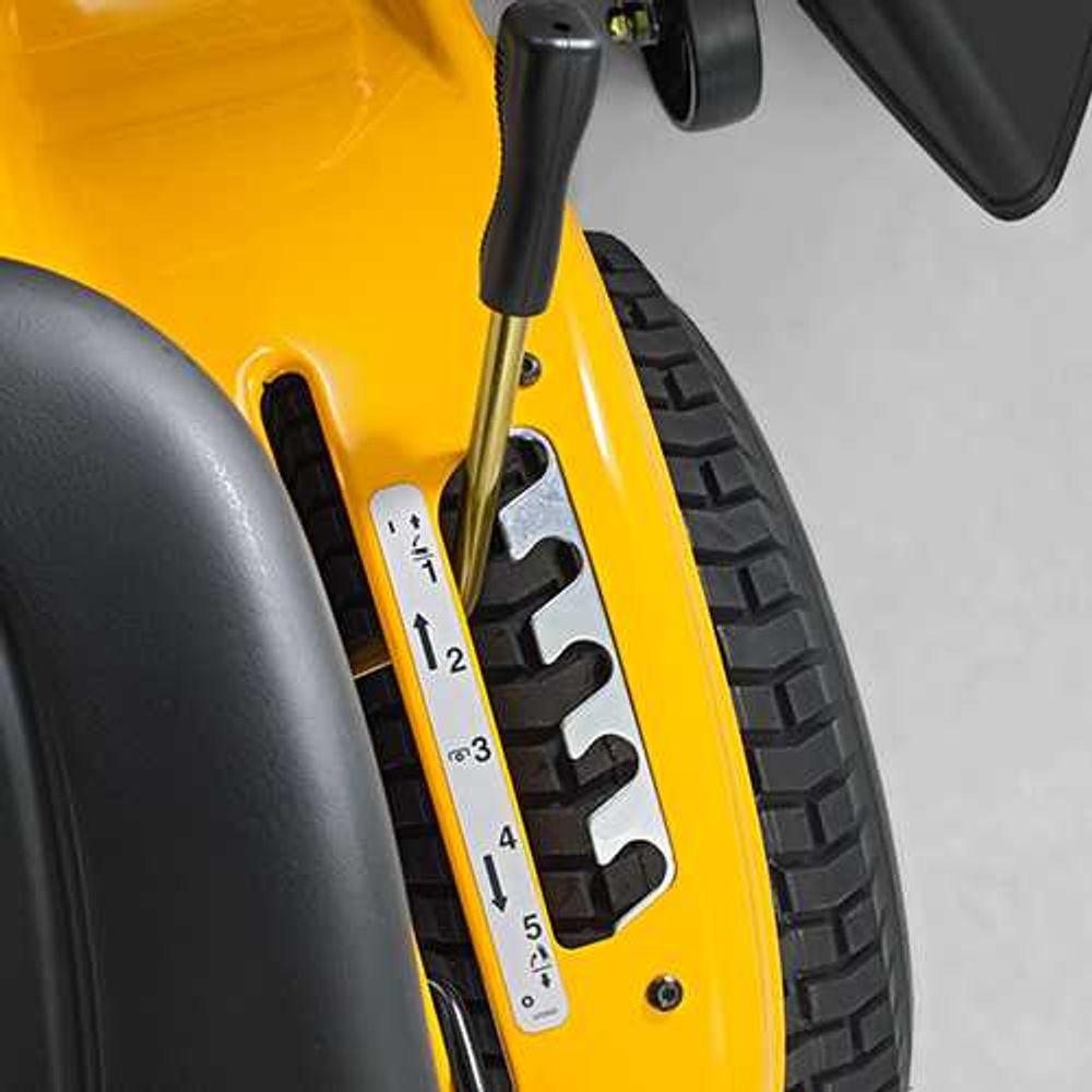 Cub Cadet plentraktor med oppsamler på 240 liter LT2 NR92