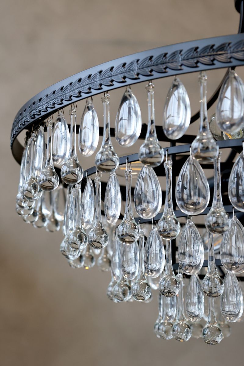 Chic Antique lysekrone Versailles med dråpeformede glassprismer H59 Ø90 cm 71140124